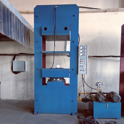 comprar Máquinas de fabrico de pneus de borracha sólida de 100 toneladas Máquina de prensagem a quente de camada de trabalho dupla Equipamento de produção de rodas de borracha online manufacture