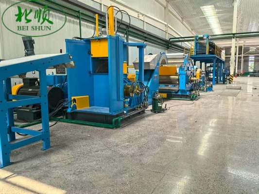 comprar A linha de mistura de borracha composta semiautomática tem uma capacidade de produção de 400-550 kg/h para a máquina de borracha. online manufacture