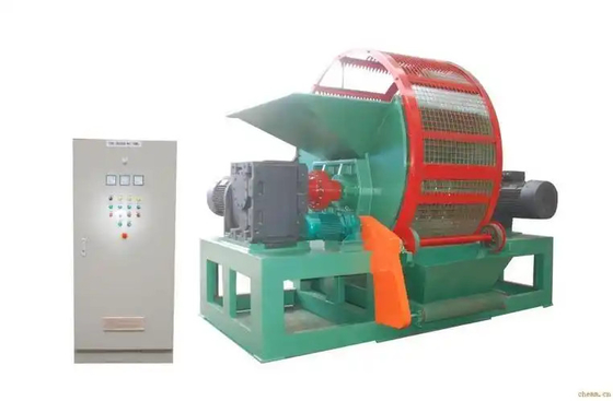 Instalação automática de trituração de pneus de sucata com controlo PLC e faca de trituração do tipo DC53