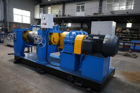 Bom preço Máquina automática de mistura de borracha com interruptor de parada de segurança, operação estável e rolos de ferro fundido refrigerados para uso industrial on-line